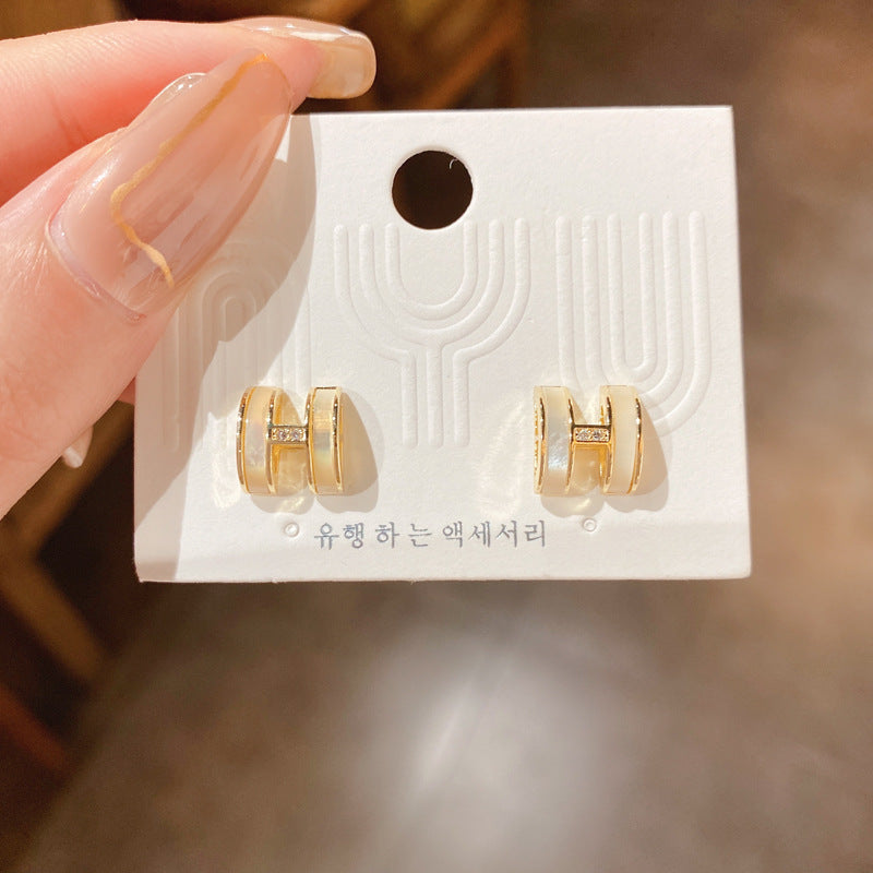 真金电镀银针锆石镶钻字母耳环韩国东大门百搭珍珠耳饰通勤耳钉女