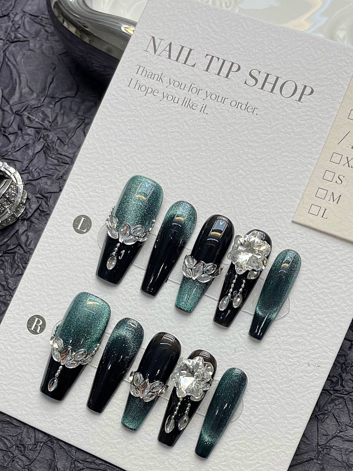 (Hand-made nail) dark green Gatling hand-worn nails, new dark dark green cat's eye zircon, retro high-quality finished nail art