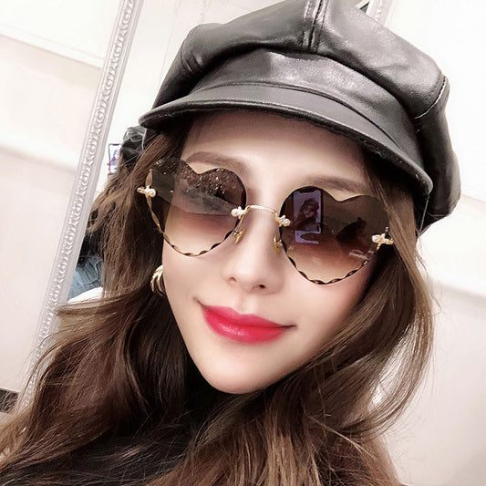 Women's fashion glasses 2024  墨镜桃心女ins无框爱心搞怪链条款 防紫外线眼睛网红太阳镜女带链