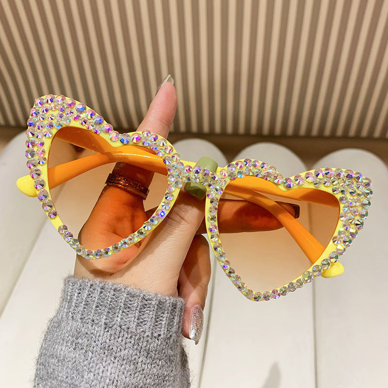 Women's fashion glasses 欧美新款跨境镶钻爱心女士太阳镜时尚心形墨镜潮流桃心眼镜果冻色