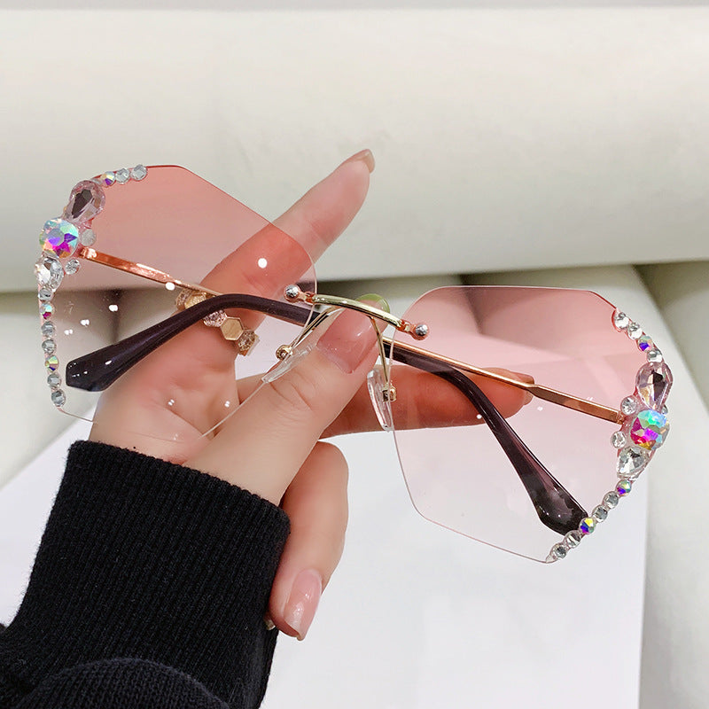 Women's fashion glasses 跨境新款镶钻墨镜女潮街拍大脸显瘦防紫外线水钻太阳眼镜显脸小