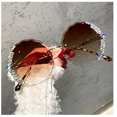 Women's fashion glasses 跨境女士镶钻太阳镜时尚水钻切边圆形女大脸圆脸显瘦防紫外线墨镜