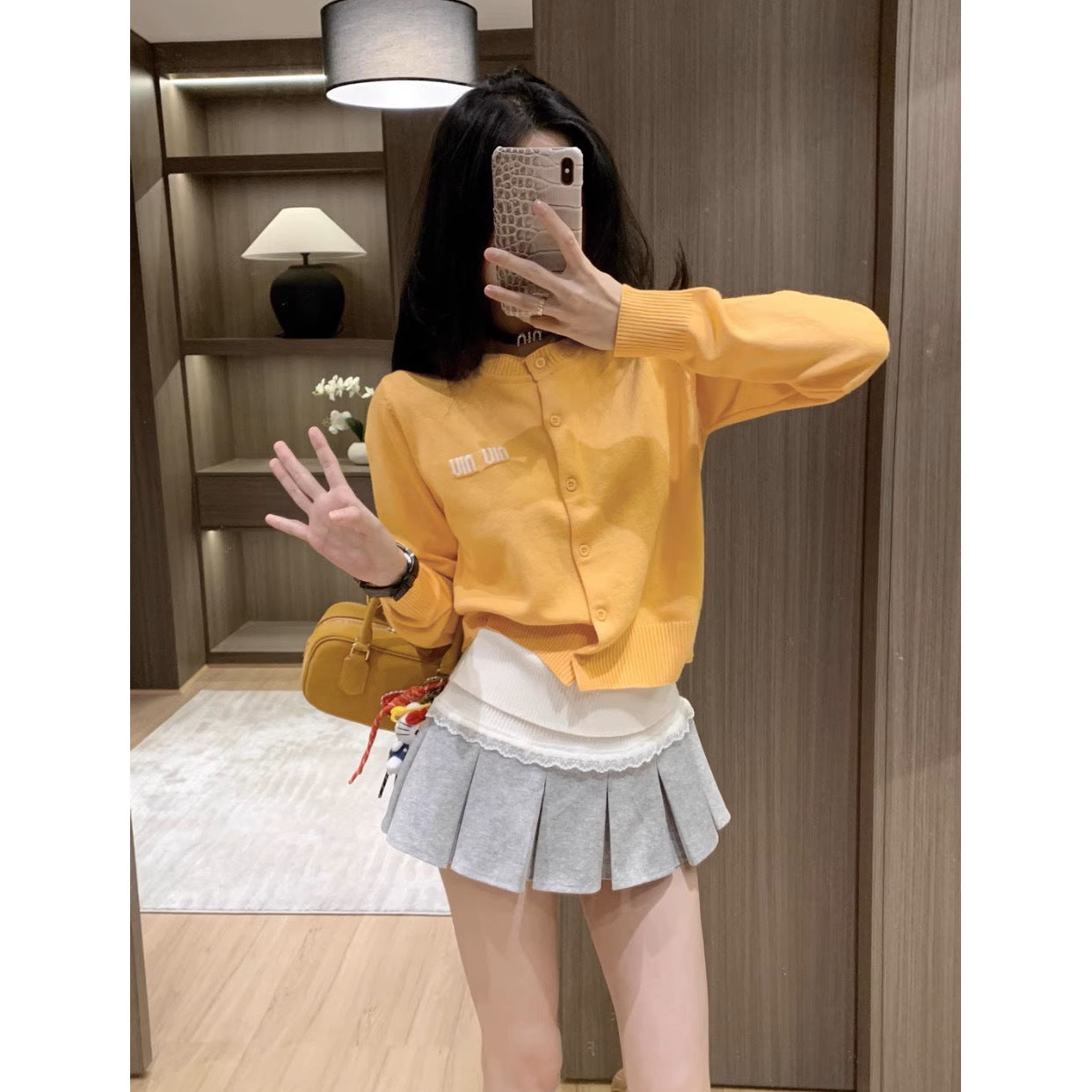 Dopamine tops Free shipping Tattoo White ceiling, girlish age-reducing dopamine college style short knitted cardigan top