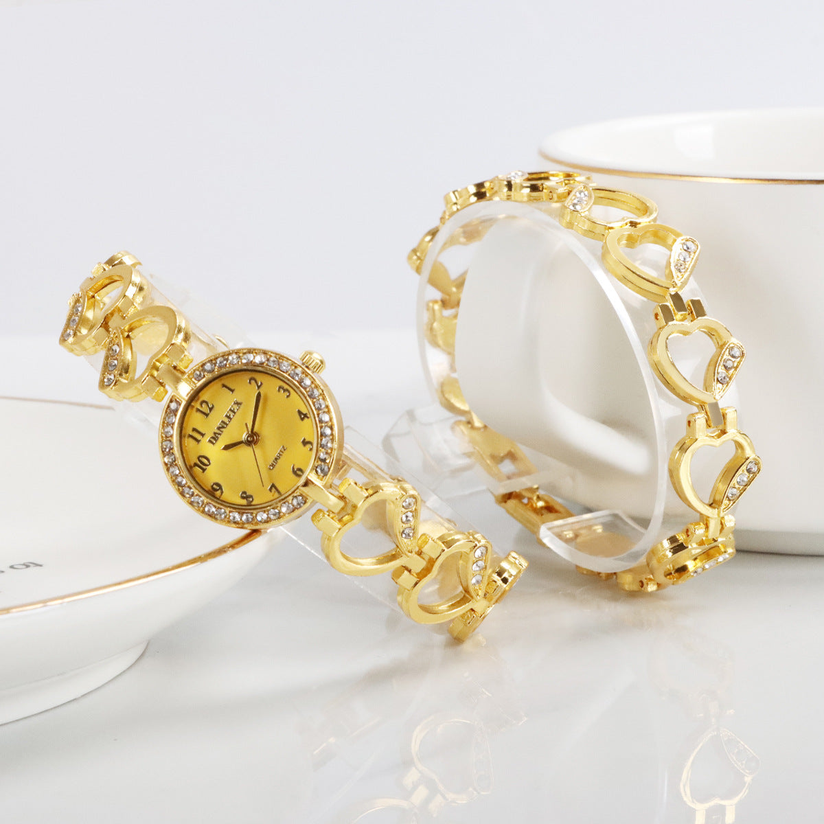 Fashion women's watch Cross-Border Hot Fashion Diamond Women's Watch All-Match Rhinestone Fashion Quartz Bracelet Watch Foreign Trade Wholesale 2330