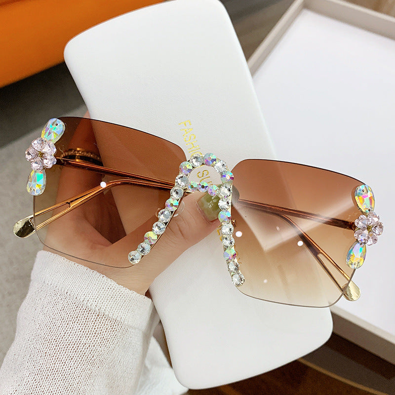 Women's fashion glasses 2022女士新款镶钻墨镜方形A字高级感太阳镜个性街拍显脸小眼镜