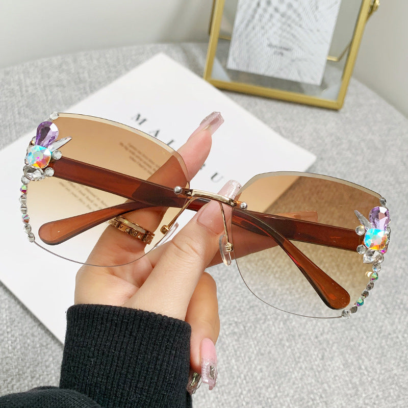 Women's fashion glasses 2023跨境欧美无框切边镶钻太阳镜女防紫外线墨镜海洋片遮阳眼镜