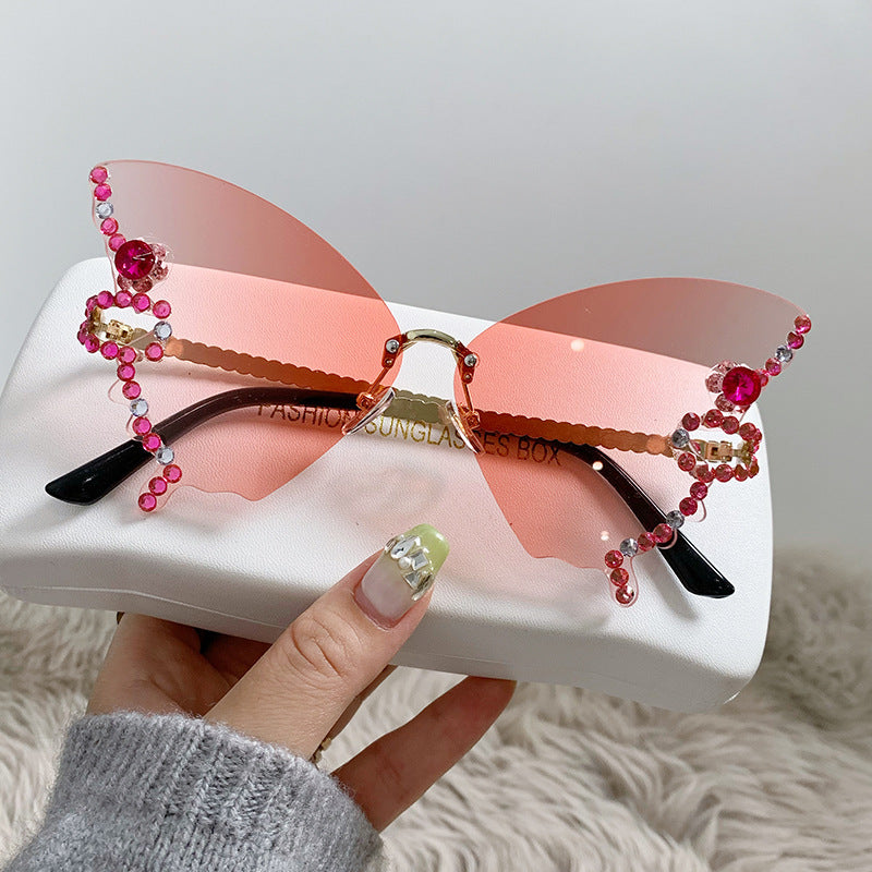 Women's fashion glasses 跨境热销个性无框切边蝴蝶形状镶钻太阳镜高级感时尚走秀搞怪墨镜