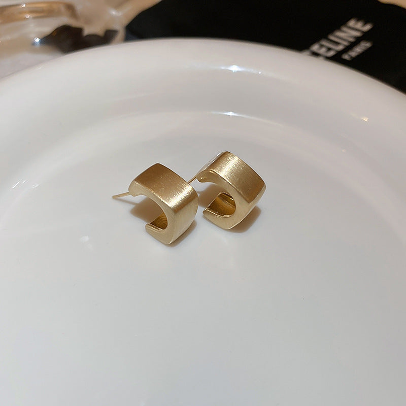 银针欧美夸张爱心耳钉轻奢高级感小众耳环时尚金属气质耳饰女批发