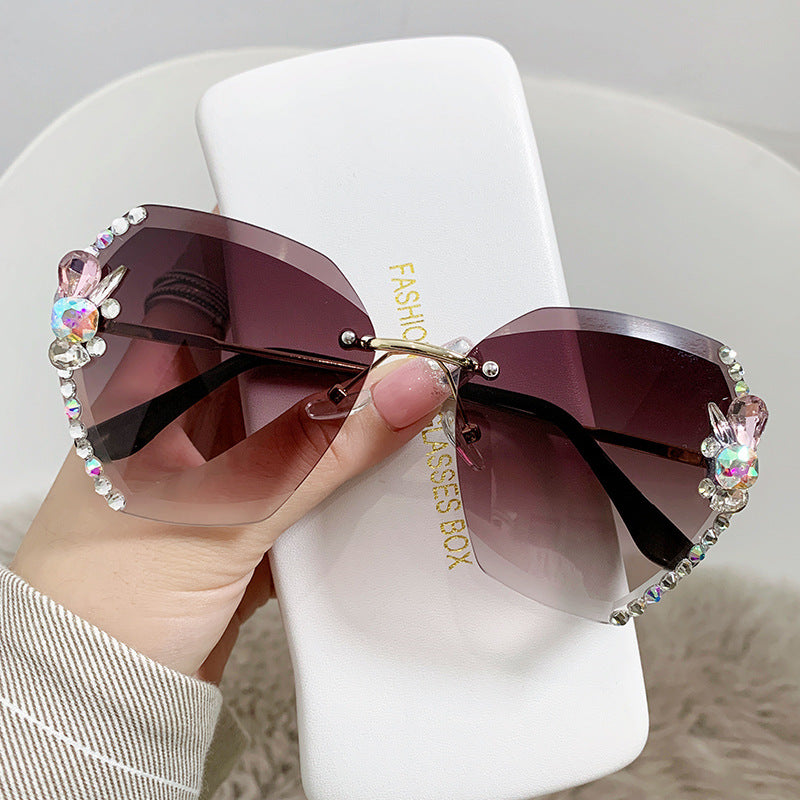Women's fashion glasses新款时尚水钻墨镜女显瘦太阳镜网红潮款防晒防紫外线韩版眼镜