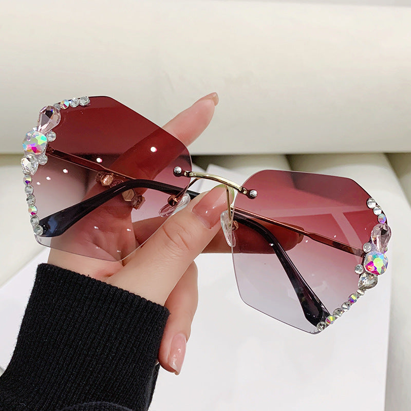 Women's fashion glasses 跨境新款镶钻墨镜女潮街拍大脸显瘦防紫外线水钻太阳眼镜显脸小