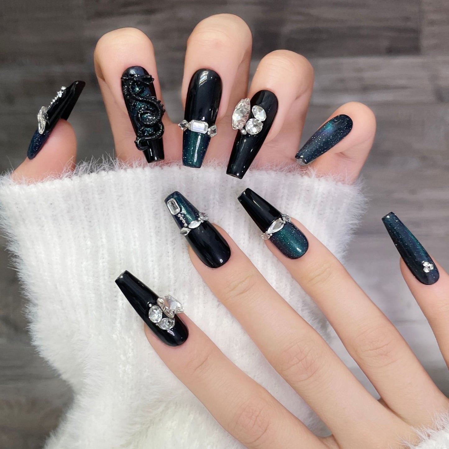 (reusable nail)Dragon Lion Cat Eye Dark Wind High Grade Black Green Cat Eye Wearing Armor Light Luxury Explosive Sparkling Long Style Diamond Nail Patch Wholesale