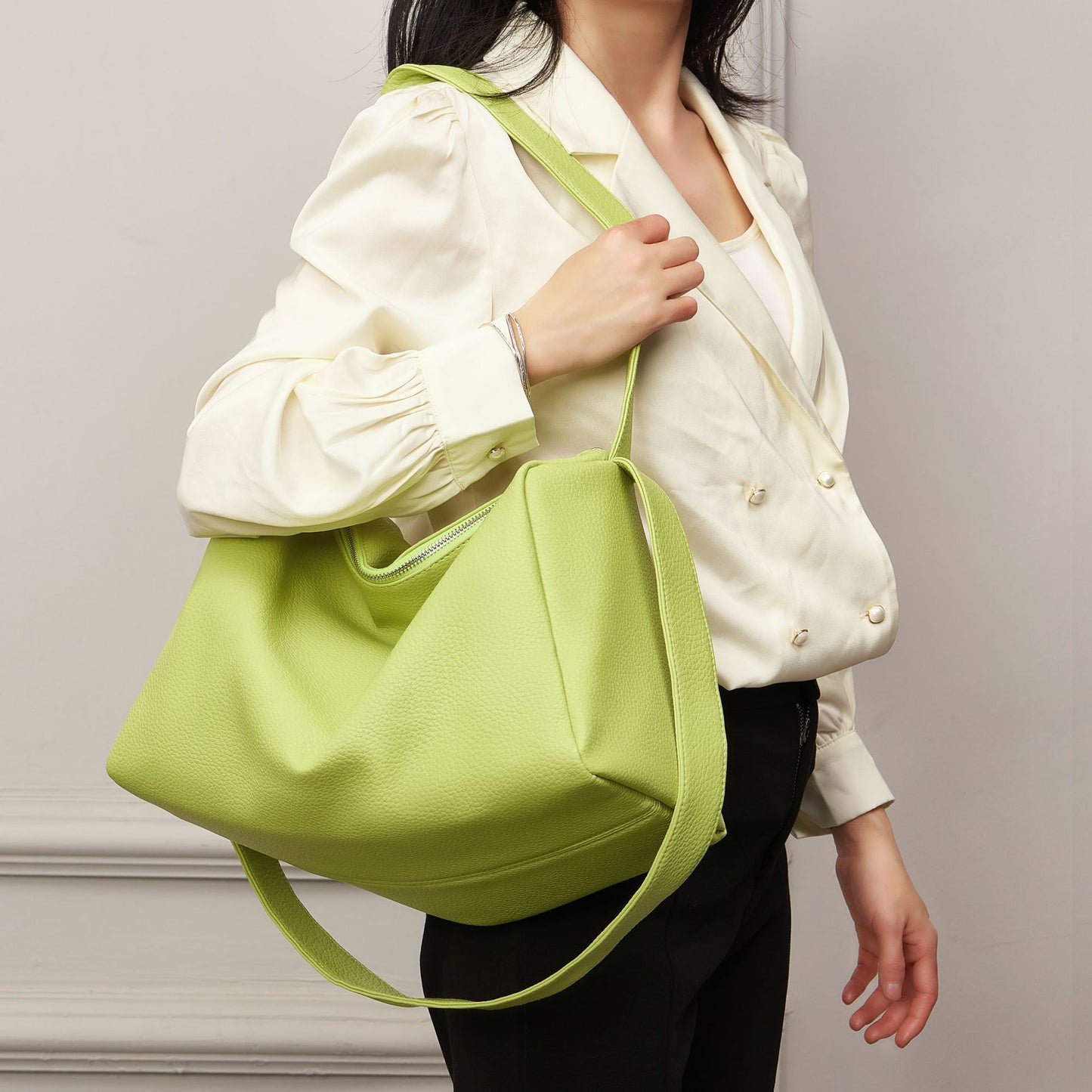 Dopamine Bag Free shipping Tattoo 2024 New Cheese Fitness Bag Korean Edition Large Capacity Dopamine Messenger Bag Commuter Short Trip Women's Bag