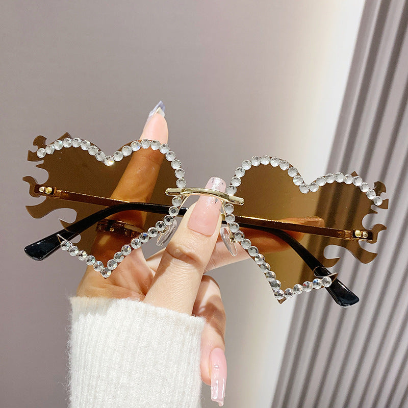 Women's fashion glasses 欧美墨镜太阳镜爱心个性街拍墨镜女无框时尚太阳眼镜批发
