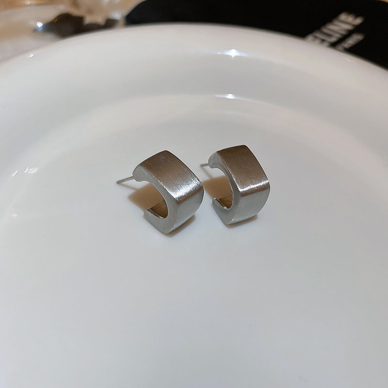 银针欧美夸张爱心耳钉轻奢高级感小众耳环时尚金属气质耳饰女批发