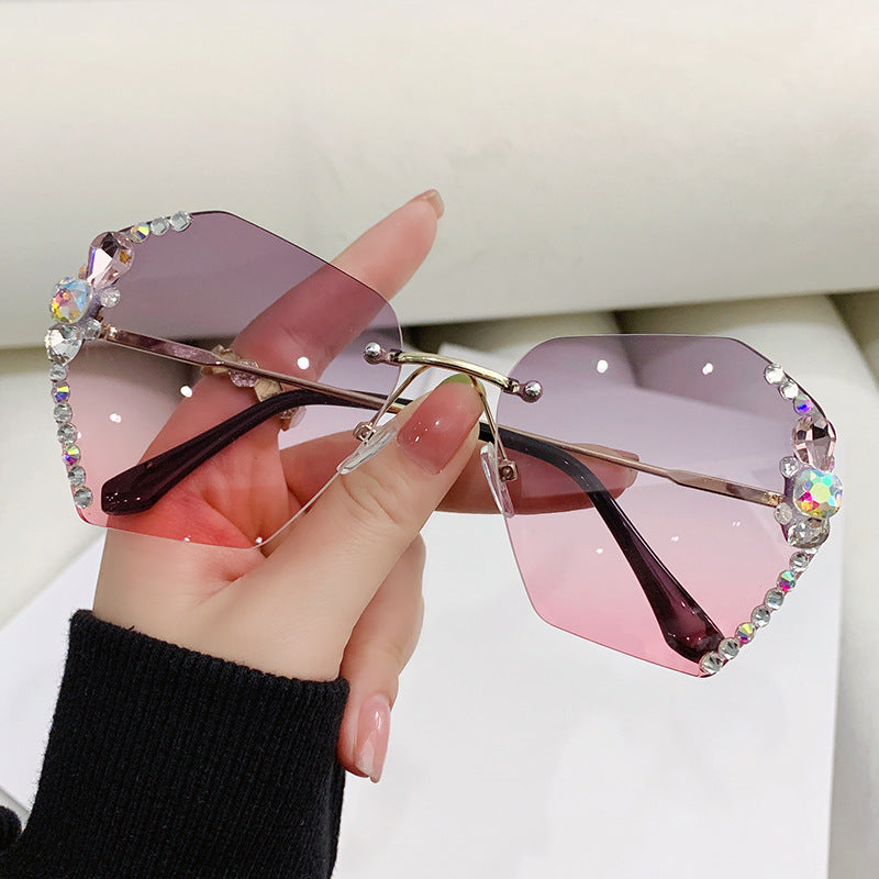 Women's fashion glasses 跨境新款镶钻墨镜女潮街拍大脸显瘦防紫外线水钻太阳眼镜显脸小