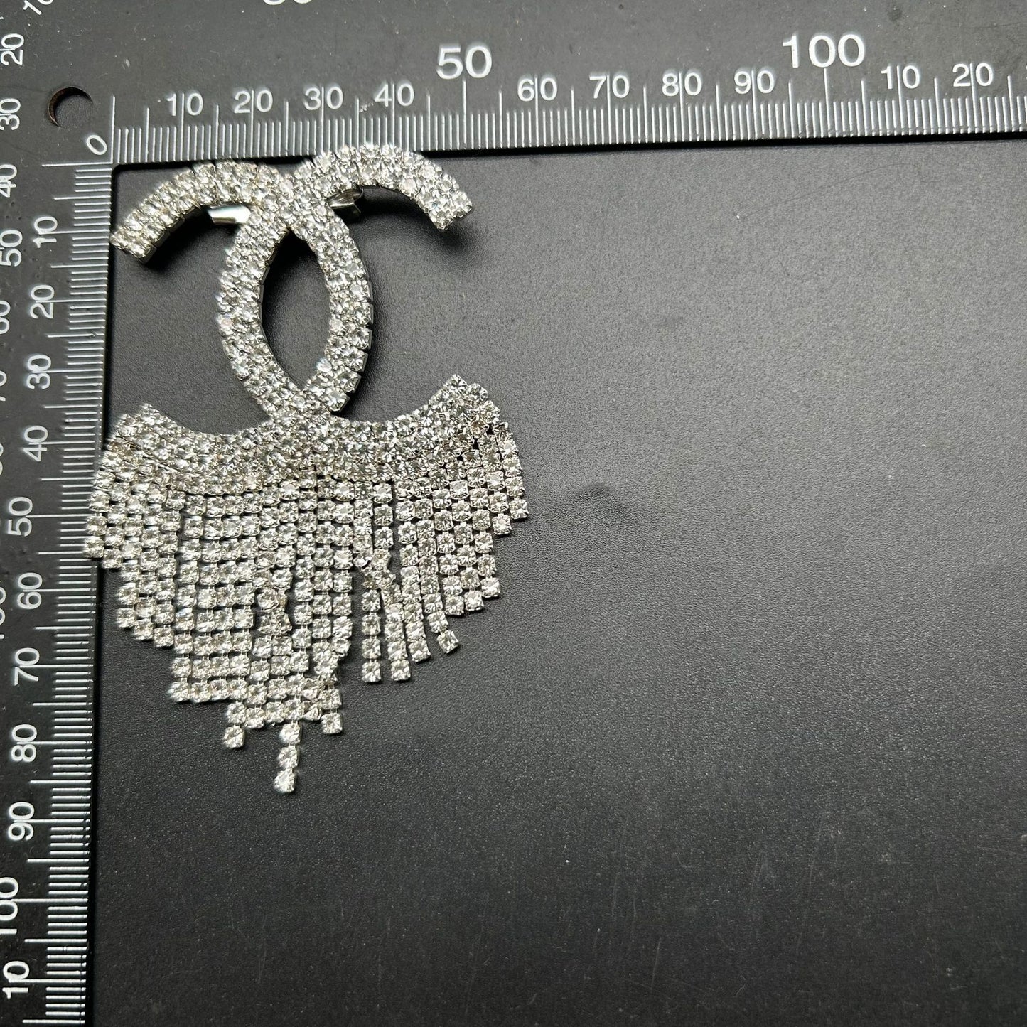 配饰胸针小香风胸针小众奢华水钻流苏女士气质女装胸花别针固定西装大衣配饰
