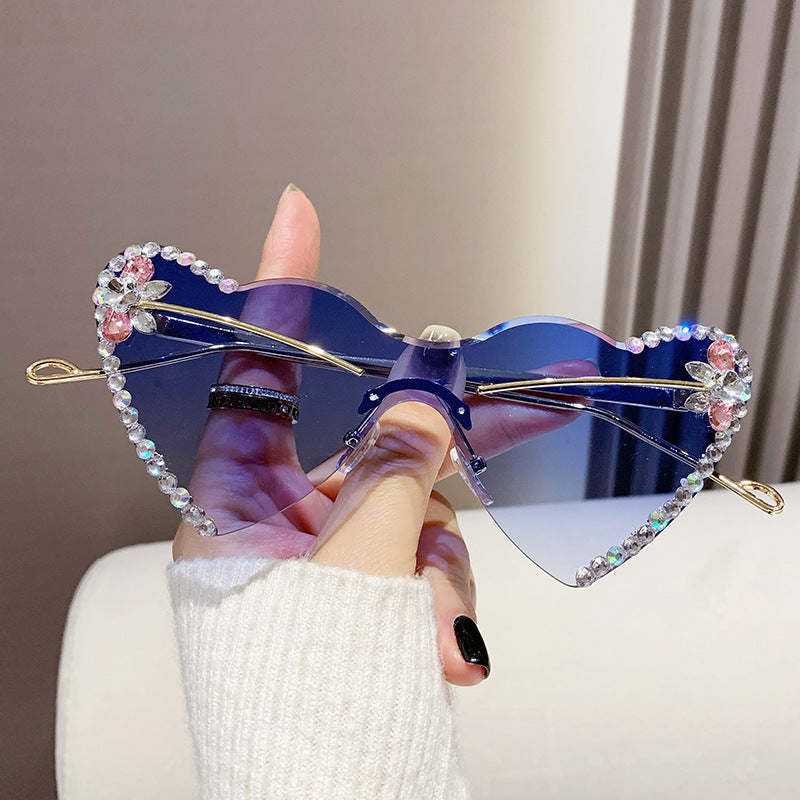 Women's fashion glasses 跨境新款爱心连体镜片无框镶钻猫眼太阳镜时尚女士墨镜桃心渐变色