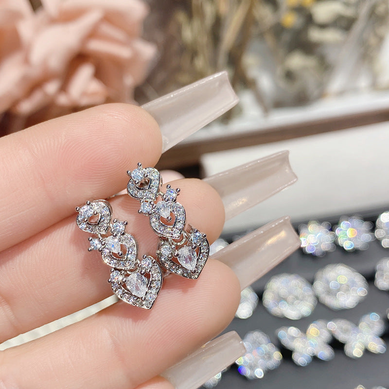 山茶直播货源热卖仿莫桑钻耳钉 镀18K金波光粼粼玫瑰花朵女神耳饰