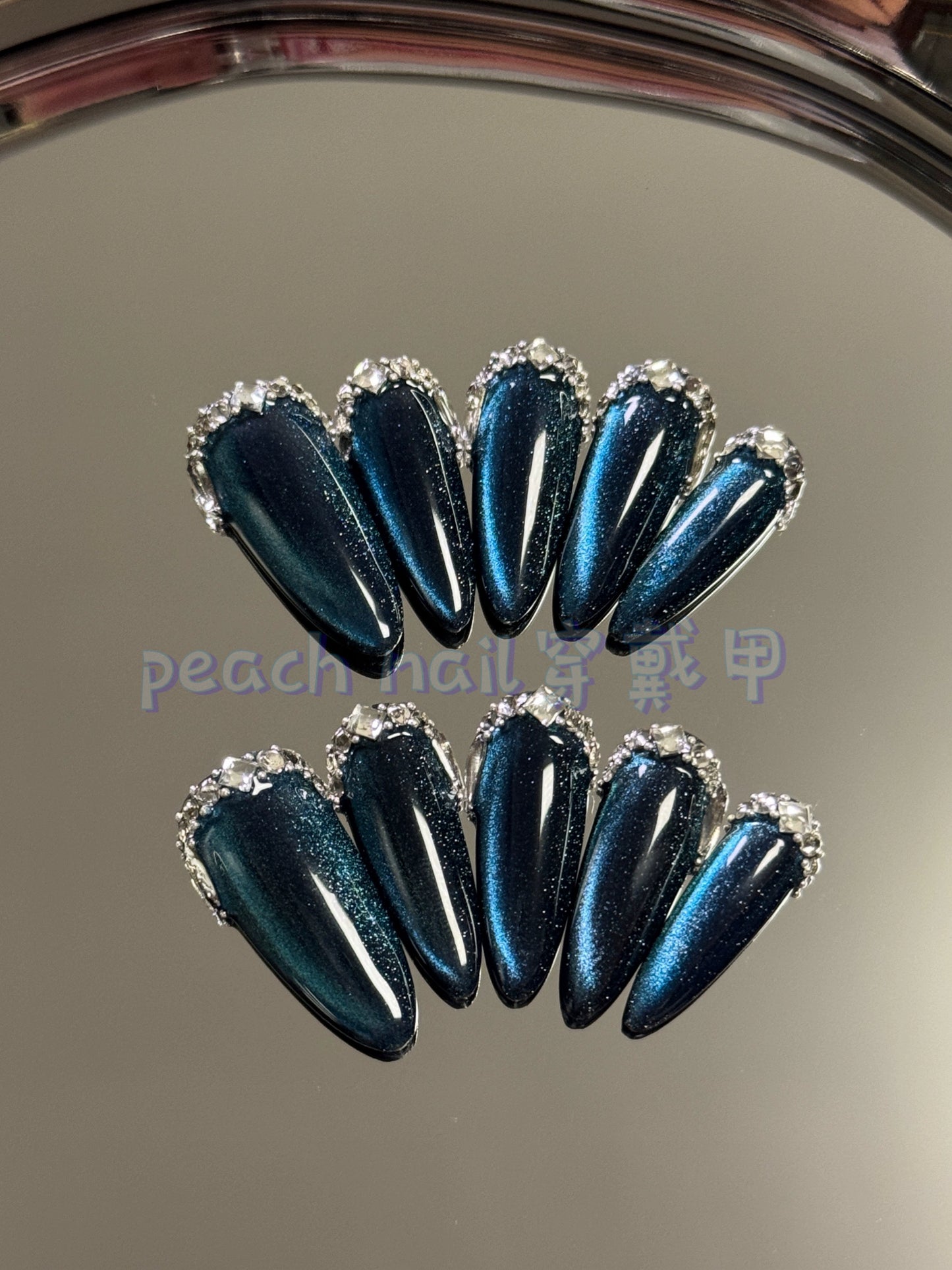 Blue Flashing Cat Eye Autumn and Winter White Mid-Length Pile Rhinestone Elegant Handmade Wear Armor Detachable 2024 Hot