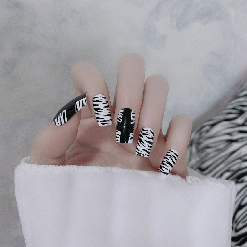 Fashion  nail Internet Celebrity Fake Nail Patch Wear Armor Finished Product Nail Tip Striped Black and White Nail Stickers Removable Nail Patch P158