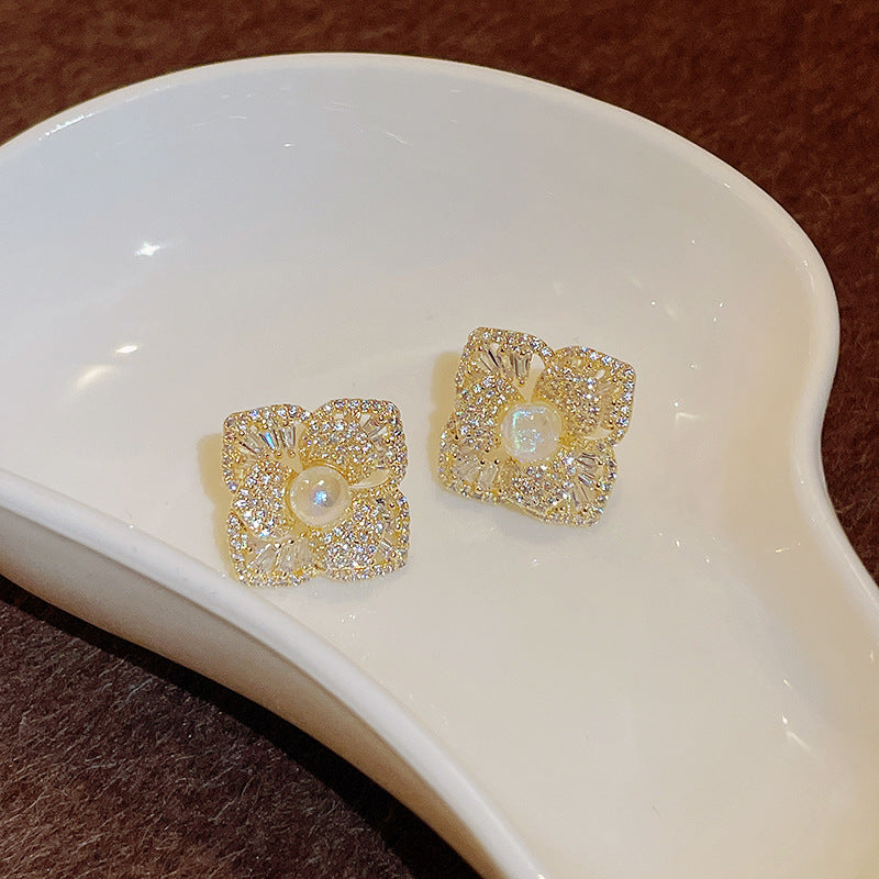 银针珍珠锆石花朵耳环法式复古高级感耳钉设计感小众轻奢耳饰批发