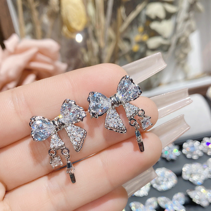 山茶直播货源热卖仿莫桑钻耳钉 镀18K金波光粼粼玫瑰花朵女神耳饰