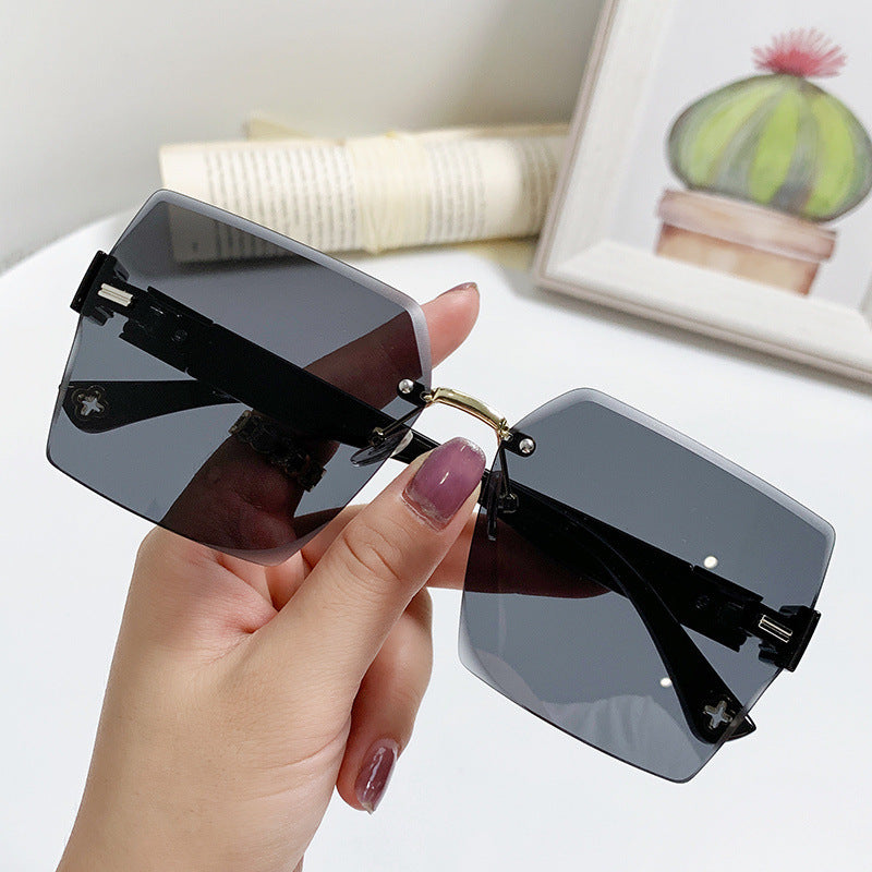Women's fashion glasses 跨境新款四叶草女士太阳镜潮流抖音无框切边墨镜时尚开车旅游眼镜