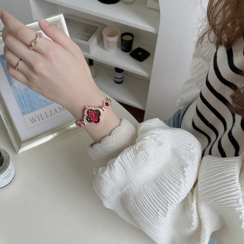 Fashion women's watchHigh-End Small and Exquisite Clover Petals Bracelet Watch Women's Simple Fashion Elegant Quartz Women's Watch