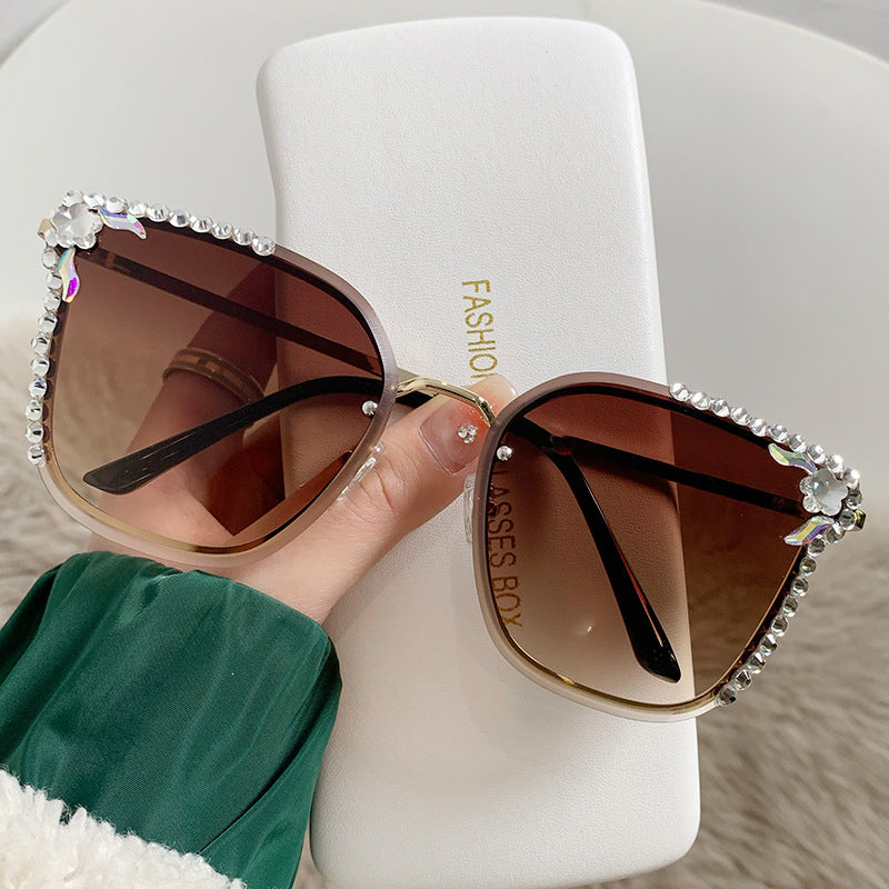 Women's fashion glasses 2023个性渐变镶钻墨镜女士圆脸显瘦高颜值欧美酷潮街拍太阳眼镜