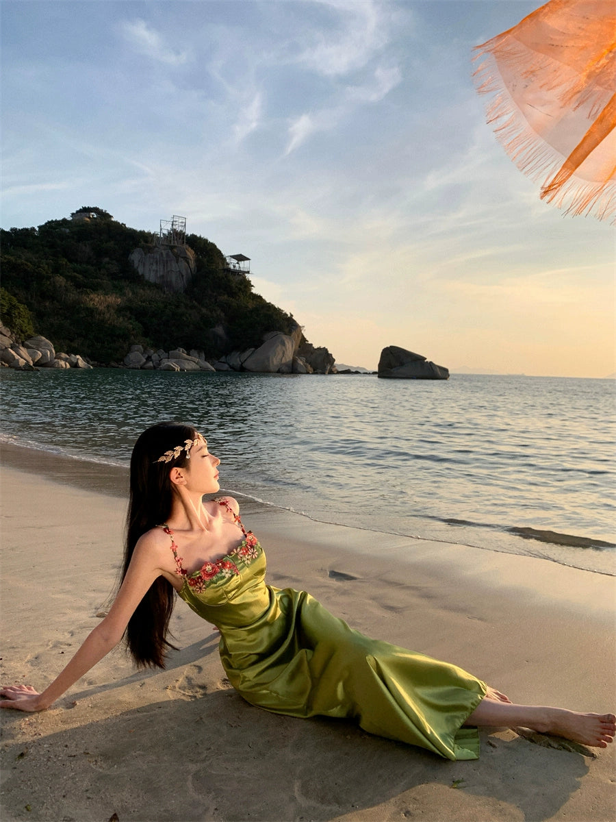 Fashion women's wear Elegant Embroidery Satin Sling Dress Women's Early Spring High-Grade French Seaside Vacation Beach Formal Dress
