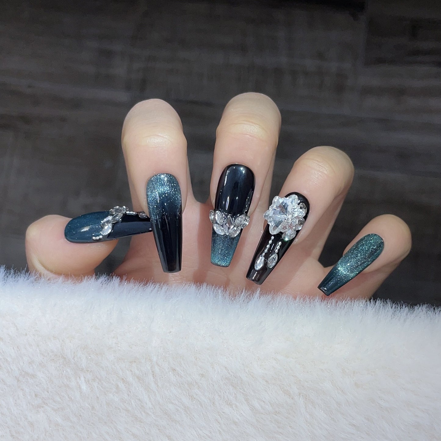 (Hand-Made Nail) Dark Green Gatling Hand-Worn Nail New Dark Dark Green Cat's Eye Zircon Retro High-Grade Finished Product Nail Stickers