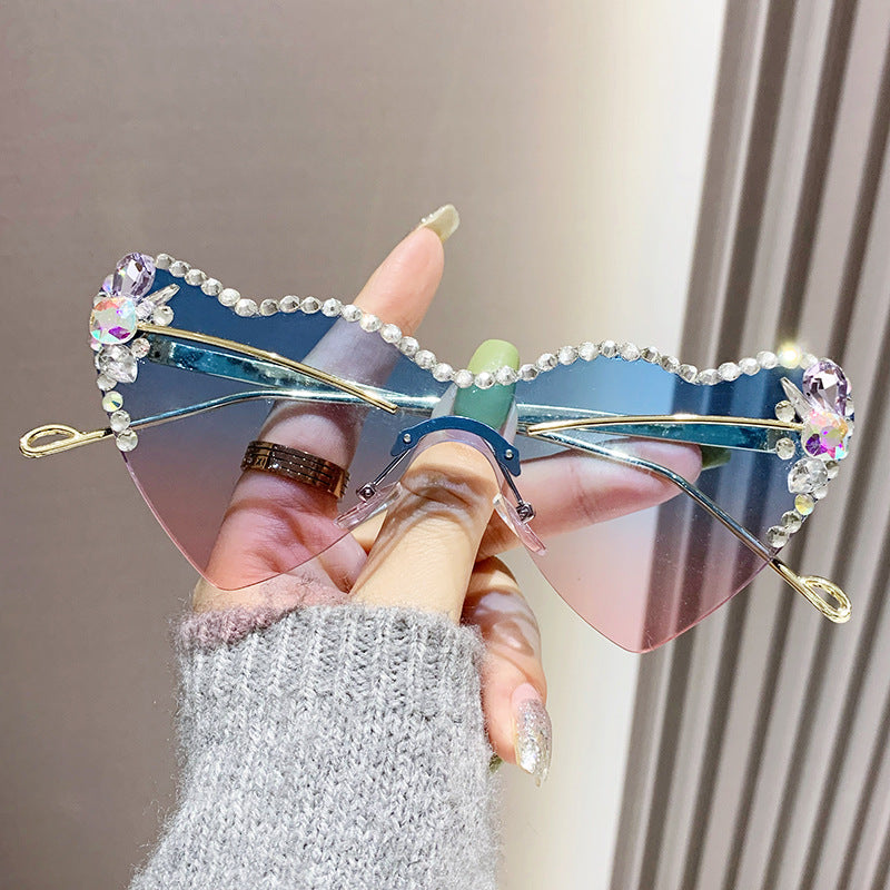 Women's fashion glasses 跨境新款爱心连体镜片无框镶钻猫眼太阳镜时尚女士墨镜桃心渐变色