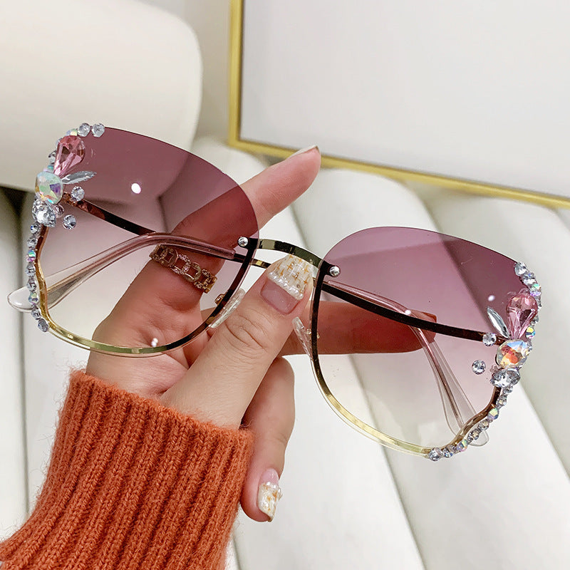 Women's fashion glasses 2023网红镶钻蝶形太阳镜女潮韩版气质方圆脸显瘦街拍防紫外线墨镜