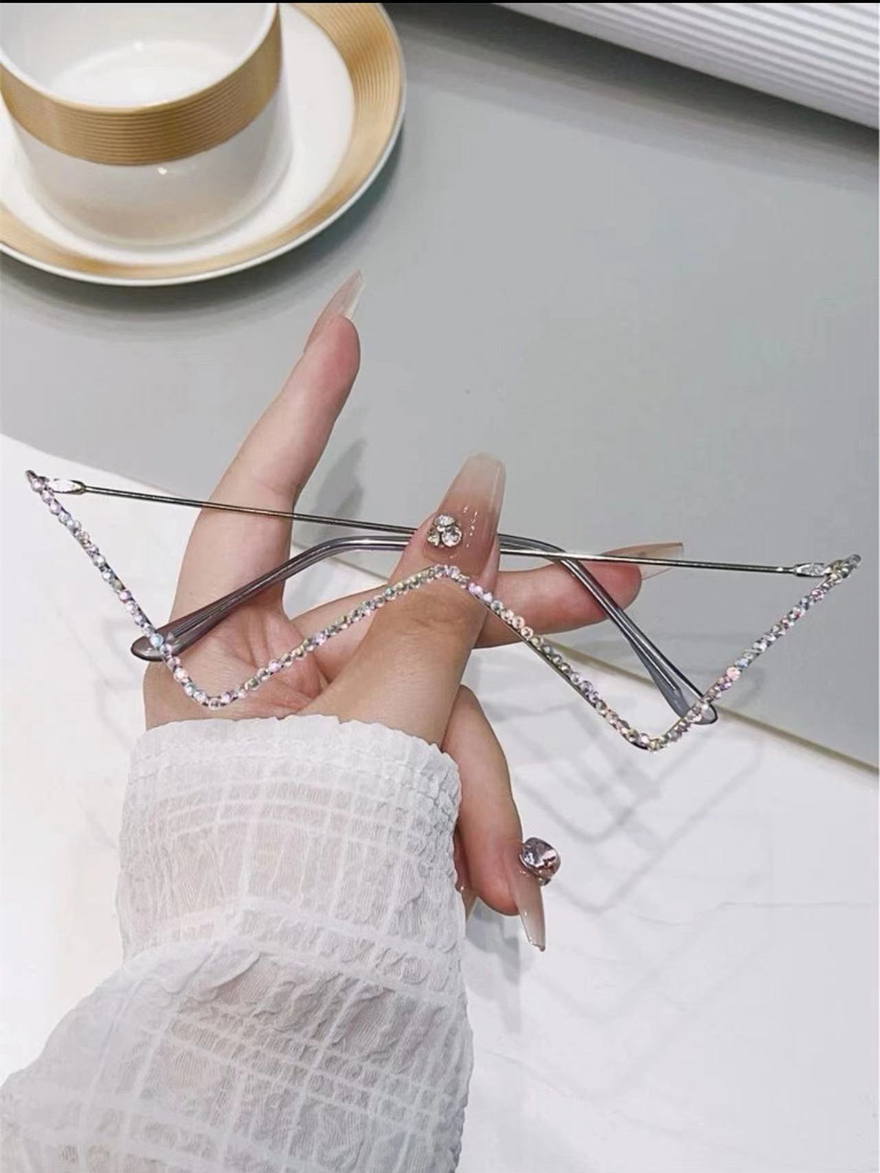 Women's fashion glasses 2023新款跨境镶钻眼镜女潮欧美ins风半框街拍V型装饰镜架男W型