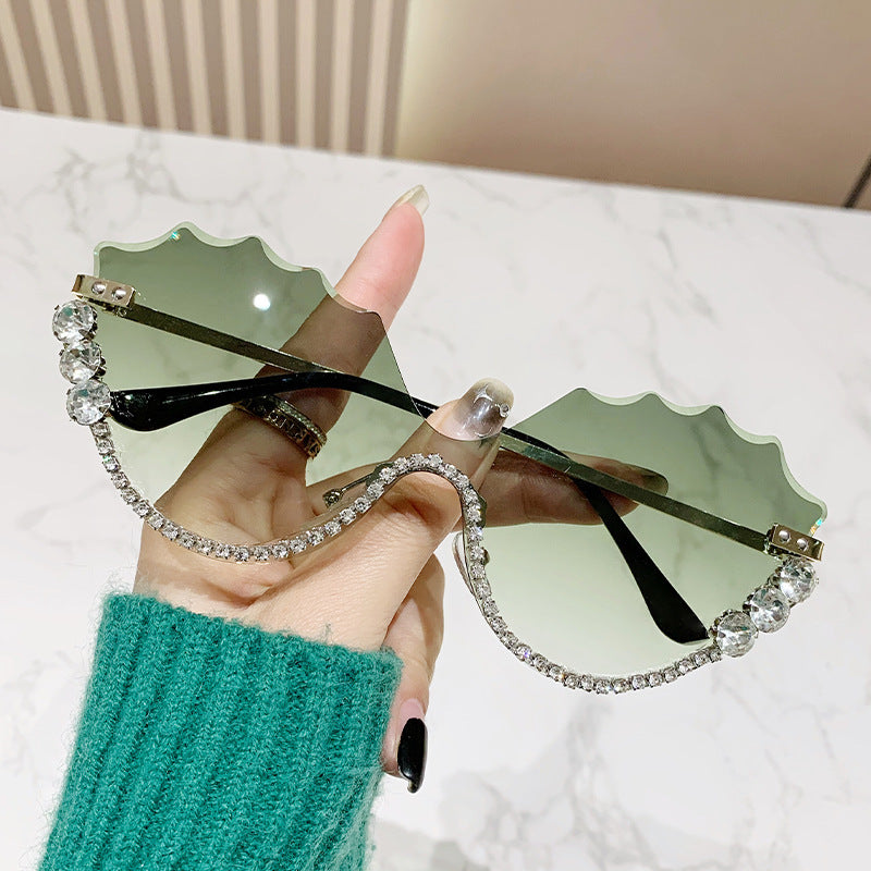Women's fashion glasses 欧美镶钻大框架跨境水钻墨镜女异形波浪切边眼镜防晒显瘦太阳镜