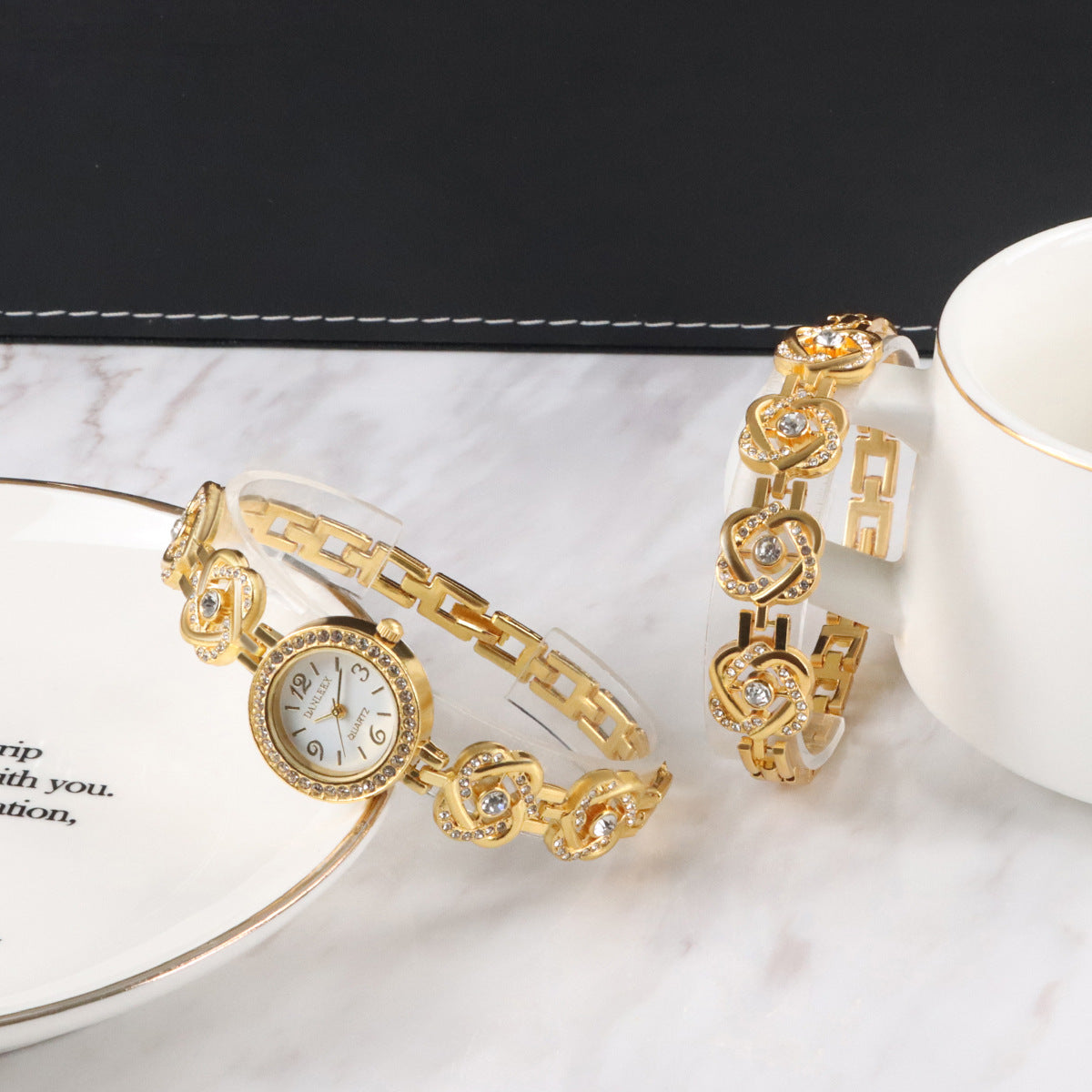 Fashion women's watch Cross-Border Wholesale Foreign Trade Fashion Heart-Shaped Diamond Women's Watch All-Match Rhinestone Fashion Quartz Bracelet Watch 2645