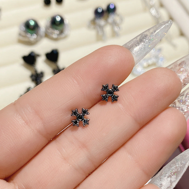 山茶轻奢小众暗黑风镶钻爱心耳环镀黑金 时尚百搭蝴蝶结宝石耳坠