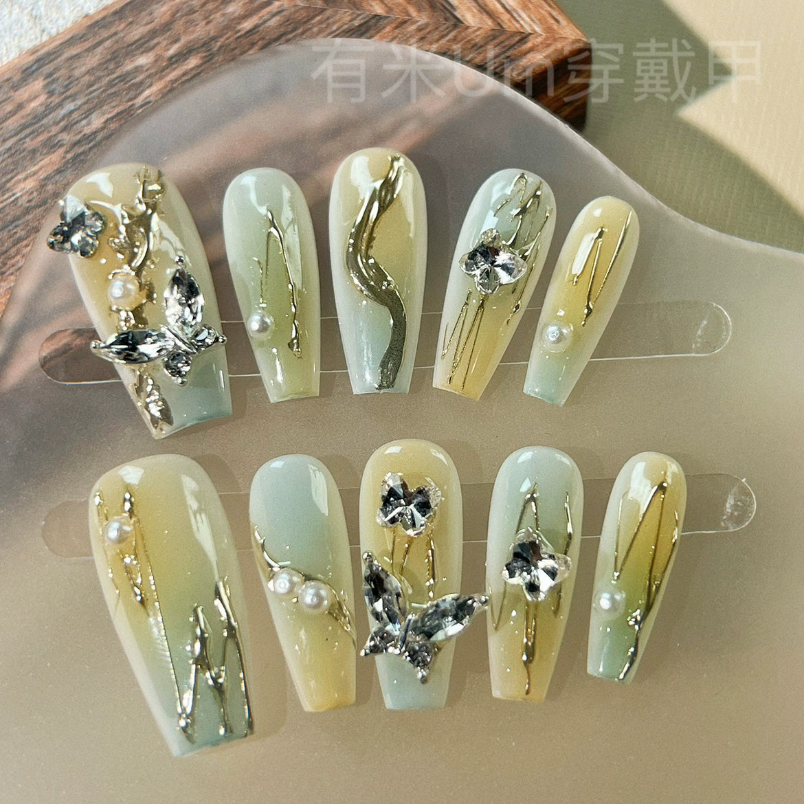 (Hand made nail) [Glass] Handmade Wearable Nail Butterflies Show White Nail Clips, High Grade, Fairy, Gradual, Small and Popular Nail Beauties, Detachable