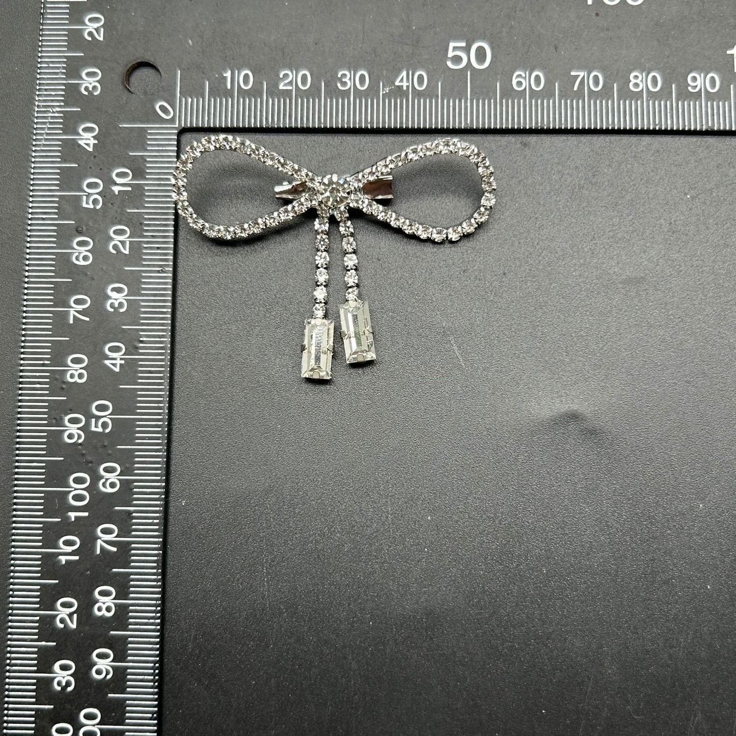 配饰胸针小香风胸针小众奢华水钻流苏女士气质女装胸花别针固定西装大衣配饰