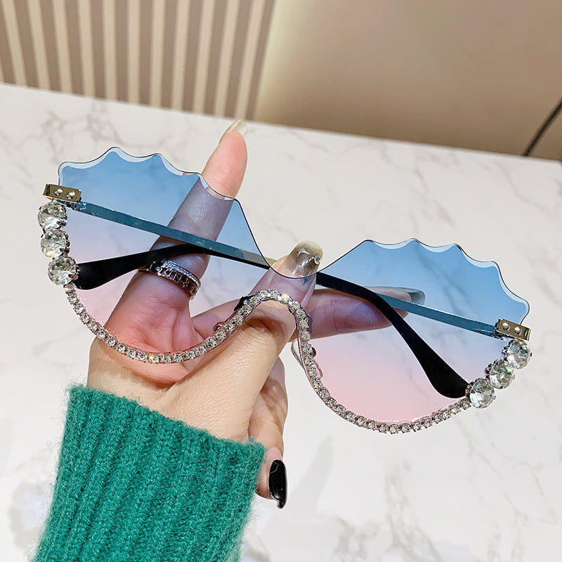 Women's fashion glasses 欧美镶钻大框架跨境水钻墨镜女异形波浪切边眼镜防晒显瘦太阳镜