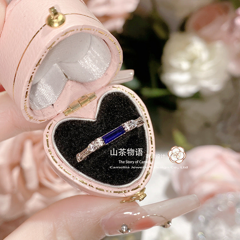 Camellia复古糖果彩宝显手长戒指设计师镀金镶蓝刚玉精致小巧尾戒