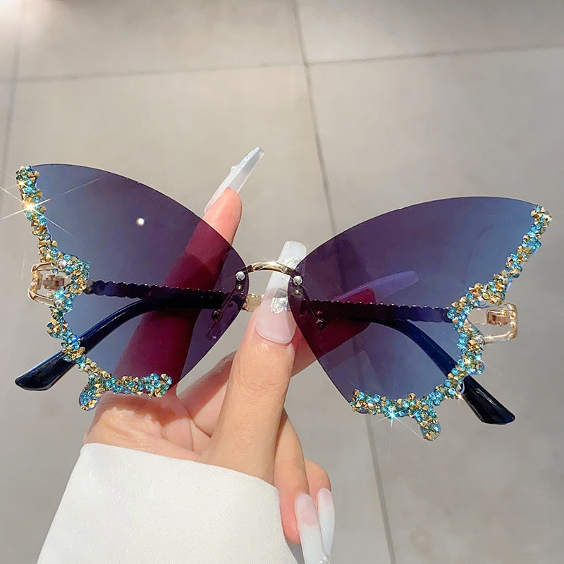 Women's fashion glasses 欧美跨境新款蝴蝶镶碎钻无边框太阳镜复古时尚个性穿搭高级感墨镜