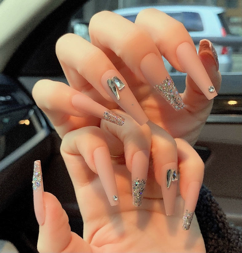 (Hand-made nail) Spice girl Europe and America, dark and long manicure nail, ballet nail, flat head, white, fake nails, wearing beautiful patch, finished product.
