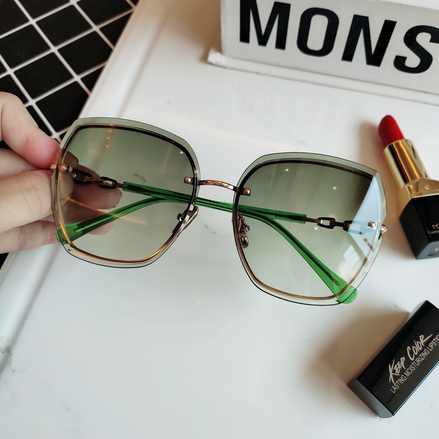 Women's fashion glasses 墨镜女潮2022新款渐变色女士猫眼太阳镜网红欧美复古大框镶钻眼镜