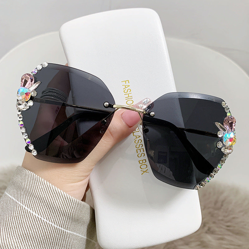 Women's fashion glasses 2024新款时尚水钻墨镜女显瘦太阳镜网红潮款防晒防紫外线韩版眼镜