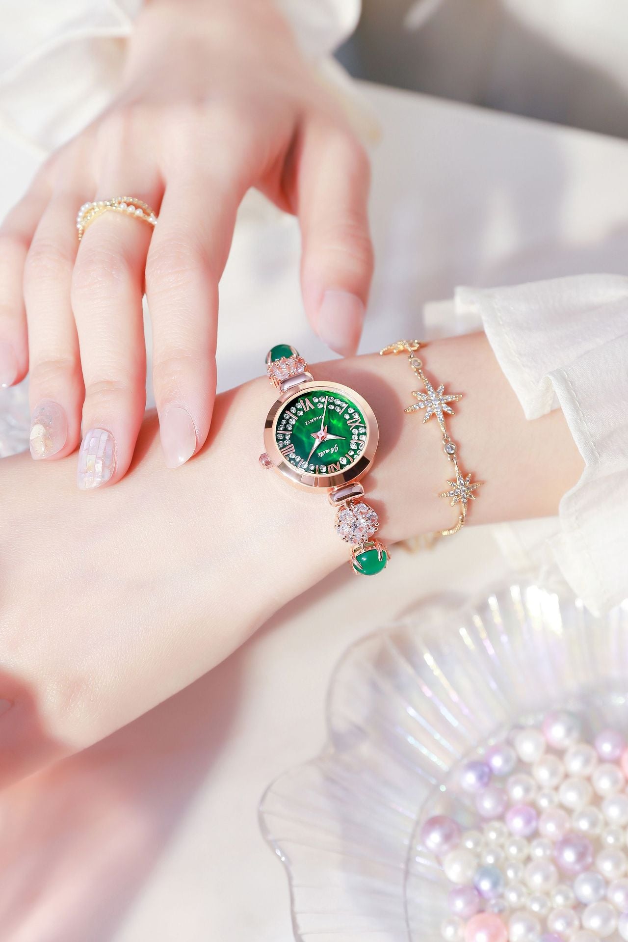 Women's fashion watch  New Roman numerals diamond emeralds women's watch