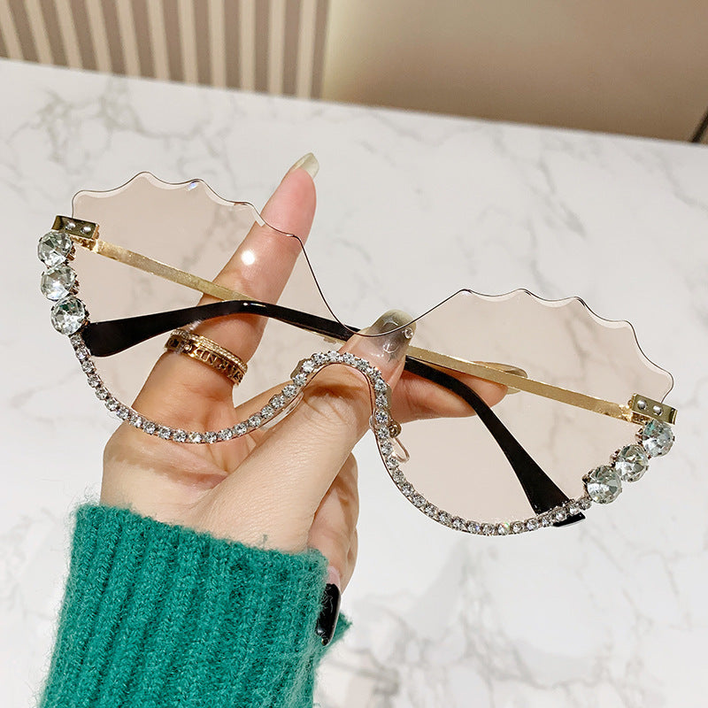 Women's fashion glasses 欧美镶钻大框架跨境水钻墨镜女异形波浪切边眼镜防晒显瘦太阳镜
