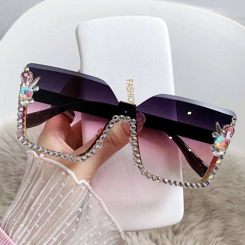 Women's fashion glasses 欧美镶钻大框架跨境新款水钻墨镜女潮款防紫外线防晒显瘦太阳镜