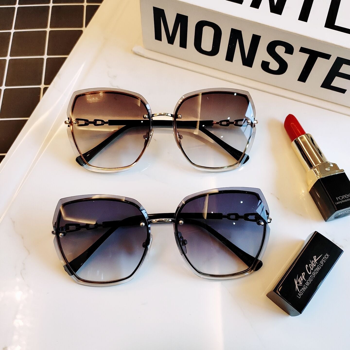 Women's fashion glasses 墨镜女潮2022新款渐变色女士猫眼太阳镜网红欧美复古大框镶钻眼镜