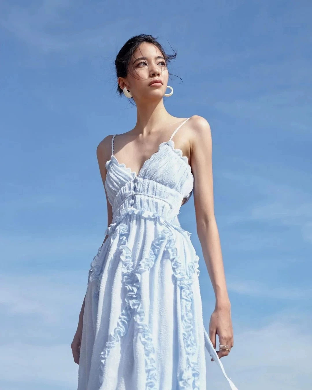 Fashion women's wear Vietnam Niche Design Seaside Holiday Ruffled V-neck Strap Dress Fitted Waist Backless Beach Dress Fairy